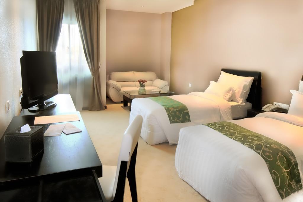 Grand Delta Hotel Medan Exterior foto