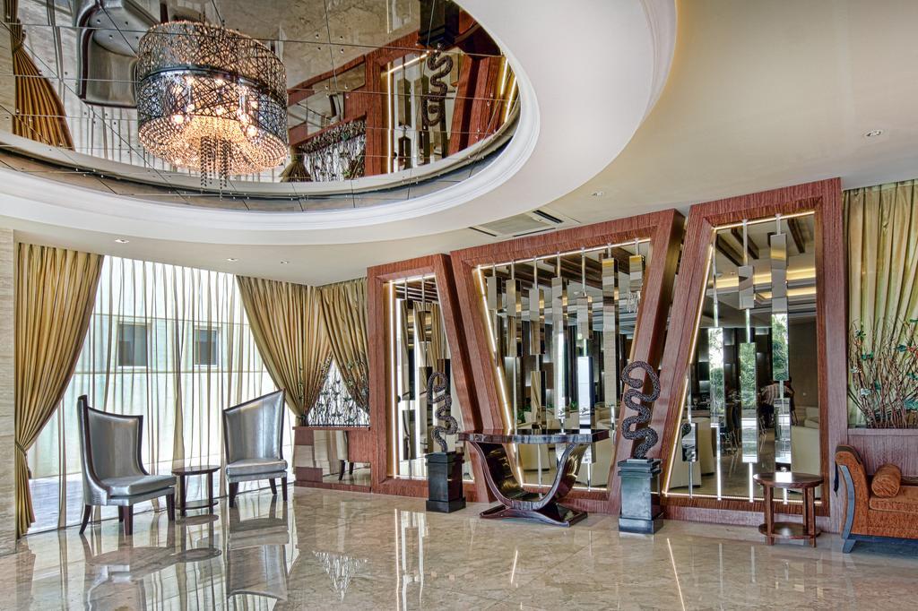 Grand Delta Hotel Medan Exterior foto