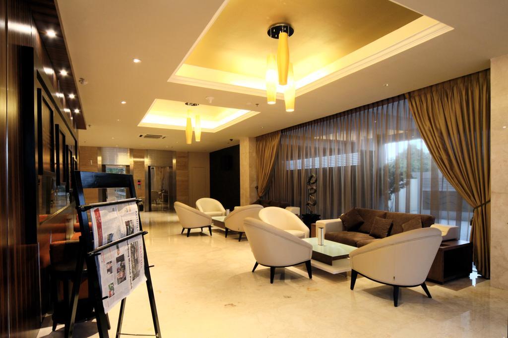 Grand Delta Hotel Medan Exterior foto